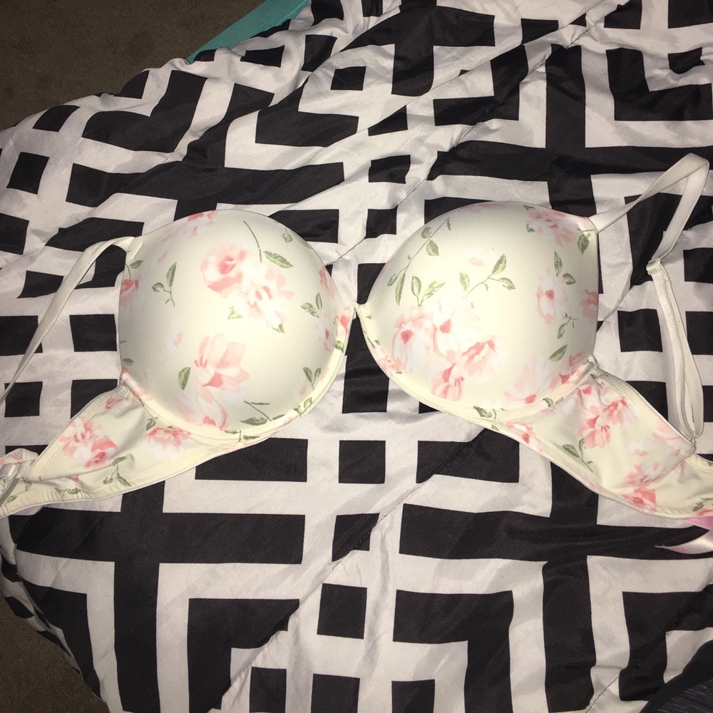 “Wear Everywhere” Super-Push Up Bra